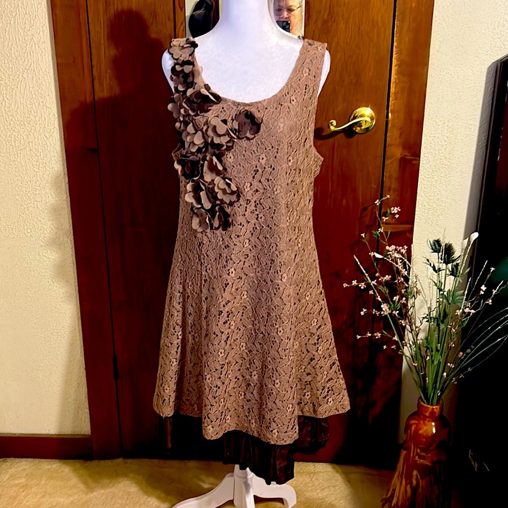 Cool dress with accents
